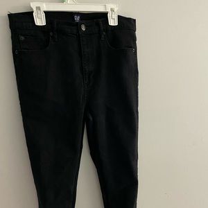 Gap Women’s Black Skinny Super Stretchy Jeans. Size- 30.
